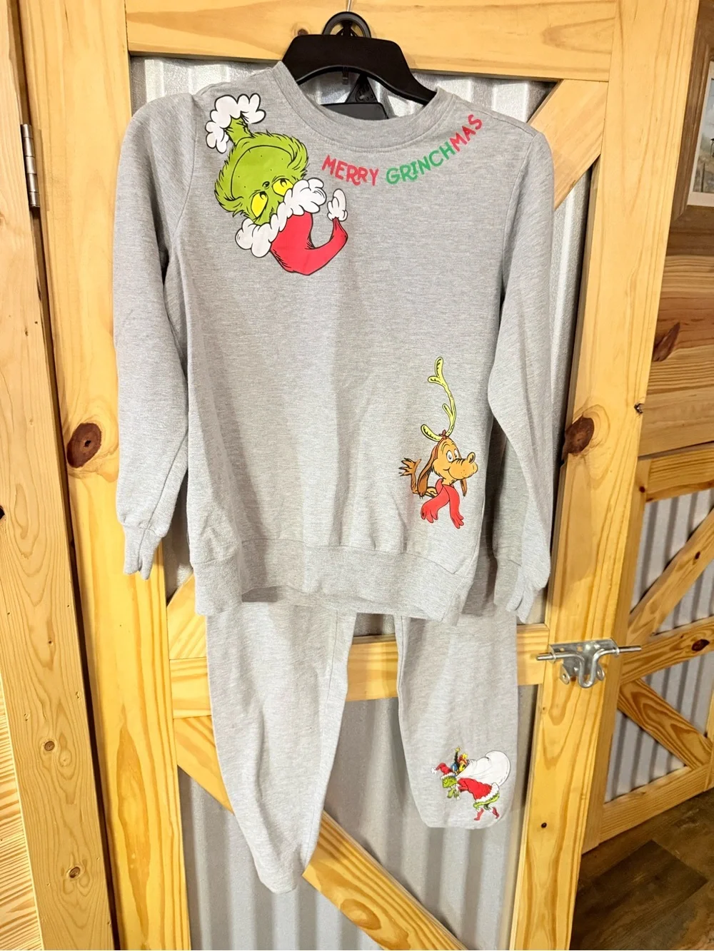 Grinch Christmas 2-piece Women’s loungewear set. Cotton poly blend . Size Small